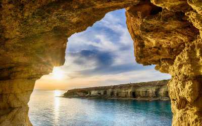 Wycieczka fakultatywna, Z Pafos w kierunku Ayia Napa Marathon z Lefkarą, odrobiną wina i oliwy